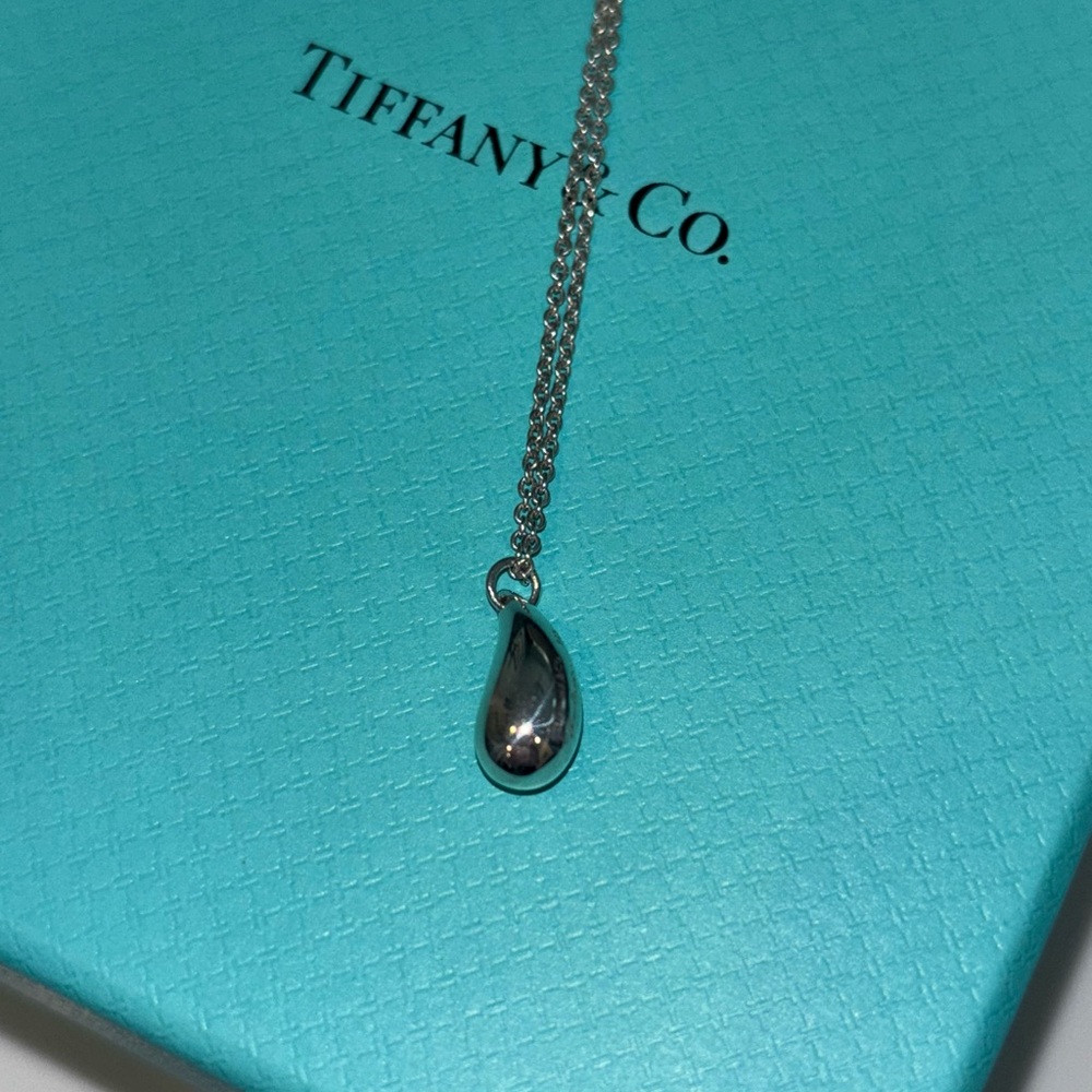 AUTH Tiffany & Co. Silver Small Teardrop Pendant Necklace
